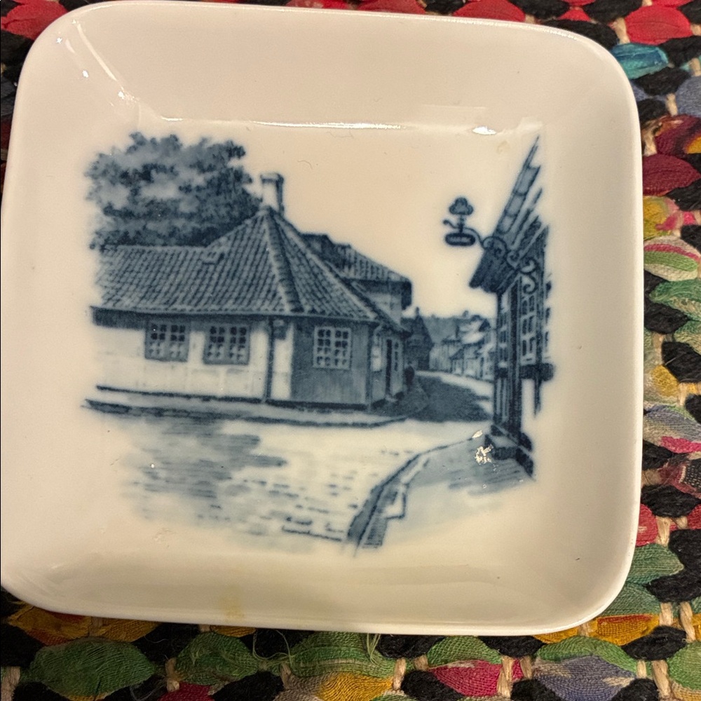 Royal Copenhagen plaquete small dish